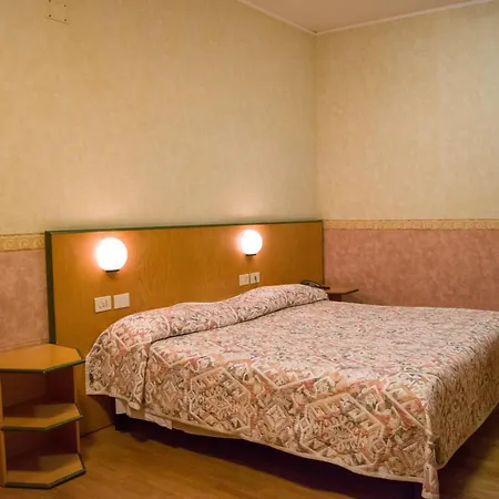 Baffo Rosso Hotell Alba Adriatica