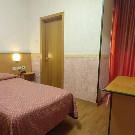 Baffo Rosso Hotell 3*