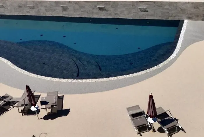 Baffo Rosso מלון אלבה אדריאטיקה