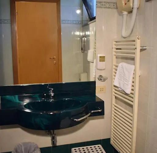 Baffo Rosso فندق 3*